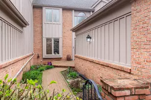 37834 Siena Dr, Farmington, MI 48331 - Photo 5