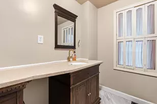 10518 Stadium Dr, Kalamazoo, MI 49009 - Photo 13