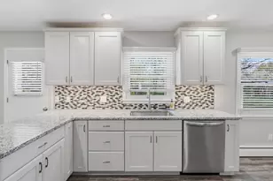 721 Piccadilly Rd, Kalamazoo, MI 49006 - Photo 13