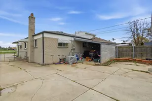 24657 Flower Ave, Eastpointe, MI 48021 - Photo 23