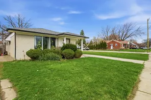 24657 Flower Ave, Eastpointe, MI 48021 - Photo 3
