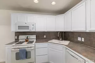 12265 S Crystal Waters Dr, Holland, MI 49424 - Photo 7
