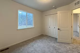 1246 Plum Grove Dr, Monroe, MI 48161 - Photo 11