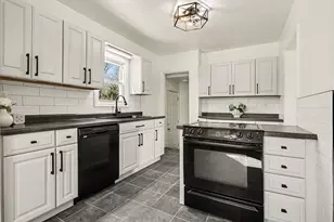 1731 Baker Dr, Kalamazoo, MI 49048 - Photo 9