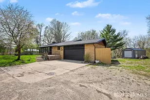 249 Thurman St, Belding, MI 48809 - Photo 27