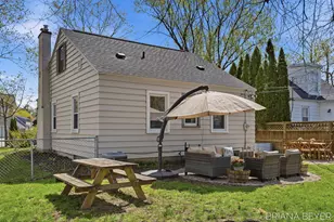 1757 Warwick Rd SE, East Grand Rapids, MI 49506 - Photo 37