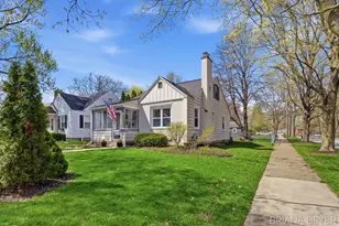 1757 Warwick Rd SE, East Grand Rapids, MI 49506 - Photo 47