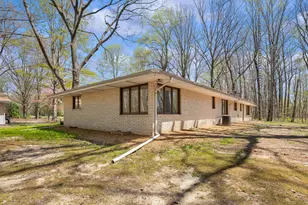 4796 Naomi Ln, Saint Joseph, MI 49085 - Photo 7