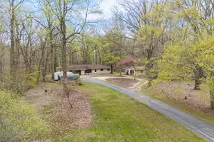 4796 Naomi Ln, Saint Joseph, MI 49085 - Photo 3