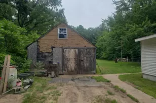 2032 S Mill Iron Rd, Muskegon, MI 49442 - Photo 9