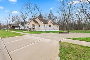 90 Rippon Ave, Hillsdale, MI 49242 - Photo 5