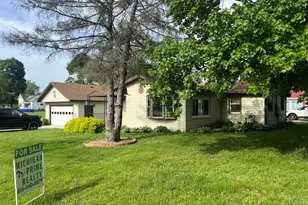 228 W Forest St, Edmore, MI 48829 - Photo 3