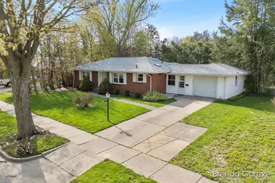 1880 Lynne Lane NW, Grand Rapids, MI 49504 - Photo 3