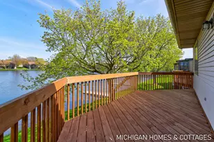 1674 Lakeview Dr, Zeeland, MI 49464 - Photo 3