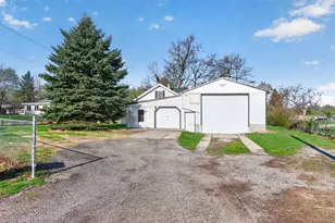 325 Ackerson Lake Dr, Jackson, MI 49201 - Photo 9