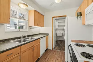 2189 Ridgemont Rd, Grosse Pointe Woods, MI 48236 - Photo 13