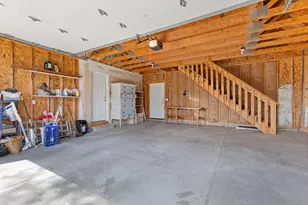 1047 Arthur Dr, Troy, MI 48083 - Photo 19