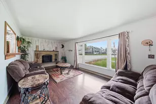 220 Meadow Ln, Jackson, MI 49203 - Photo 3