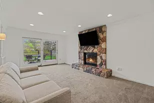 3028 Caswell Dr, Troy, MI 48084 - Photo 5