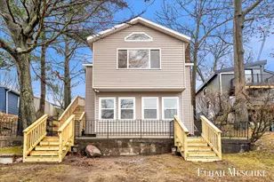 10463 Poplar Dr NE, Rockford, MI 49341 - Photo 7