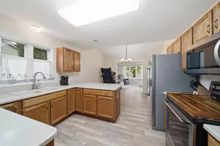 689 Korey's Cir, Blissfield, MI 49228 - Photo 5