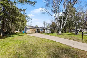 3974 Beadle Lake Dr, Battle Creek, MI 49014 - Photo 3