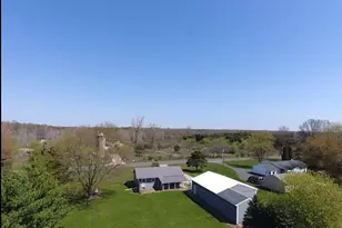 1535 W Kinley Rd, Saint Johns, MI 48879 - Photo 3
