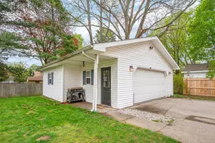 108 N Cayuga St, Buchanan, MI 49107 - Photo 3