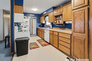 2475 Holton Rd, Muskegon, MI 49445 - Photo 7