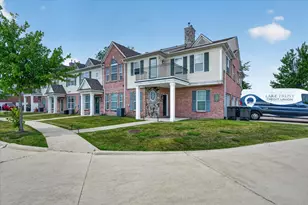23668 Northstone Village Dr, Taylor, MI 48180 - Photo 3