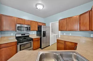 23668 Northstone Village Dr, Taylor, MI 48180 - Photo 15