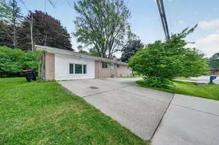 23100 Mapleridge Dr, Southfield, MI 48075 - Photo 3