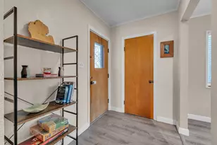 803 Barton Dr, Ann Arbor, MI 48105 - Photo 5