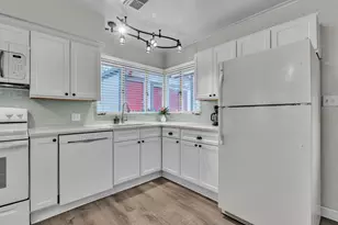 803 Barton Dr, Ann Arbor, MI 48105 - Photo 17
