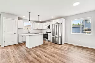 10100 Kearns Ct, Portage, MI 49024 - Photo 5