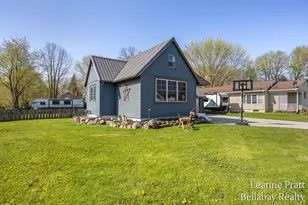 636 E Colfax St, Hastings, MI 49058 - Photo 3