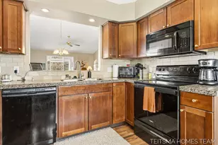 15443 Winchester Cir, Grand Haven, MI 49417 - Photo 9