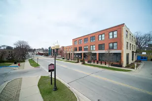 86 Washington St, Manistee, MI 49660 - Photo 21