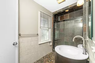 721 Whitcomb St, Kalamazoo, MI 49008 - Photo 9