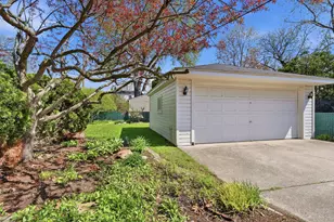 1882 Kenmore Dr, Grosse Pointe Woods, MI 48236 - Photo 7