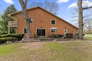 70328 Lakeview Dr, Edwardsburg, MI 49112 - Photo 1
