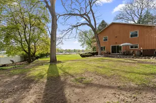 70328 Lakeview Dr, Edwardsburg, MI 49112 - Photo 3