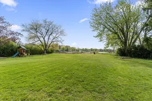 70328 Lakeview Dr, Edwardsburg, MI 49112 - Photo 11