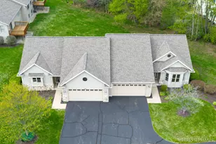 2353 Valarie Dr, Zeeland, MI 49464 - Photo 5