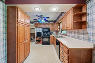 3130 Daggitt Dr, Spring Arbor, MI 49283 - Photo 9