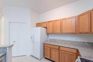 2800 S Knightsbridge Cir, Ann Arbor, MI 48105 - Photo 7