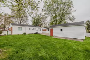 398 Hollywood Dr, Saline, MI 48176 - Photo 3