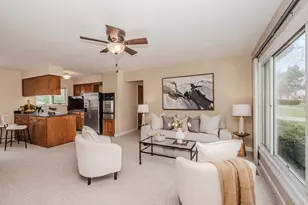 398 Hollywood Dr, Saline, MI 48176 - Photo 5
