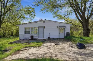 1928 S 35th St, Galesburg, MI 49053 - Photo 3