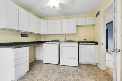 15698 Oakhill Court, Livonia, MI 48154 - Photo 13